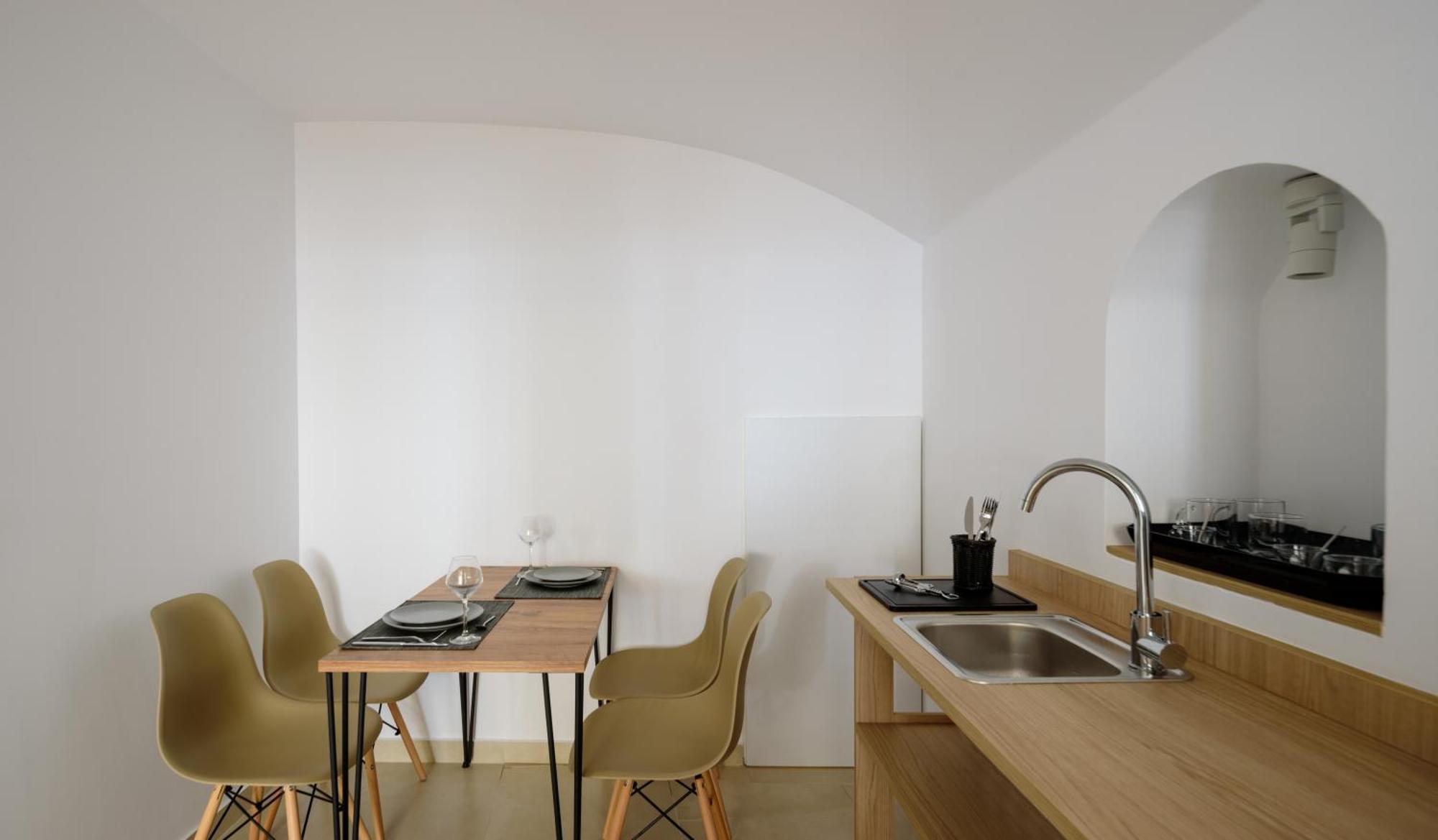 Anemos Family Suites ฟิรา ภายนอก รูปภาพ